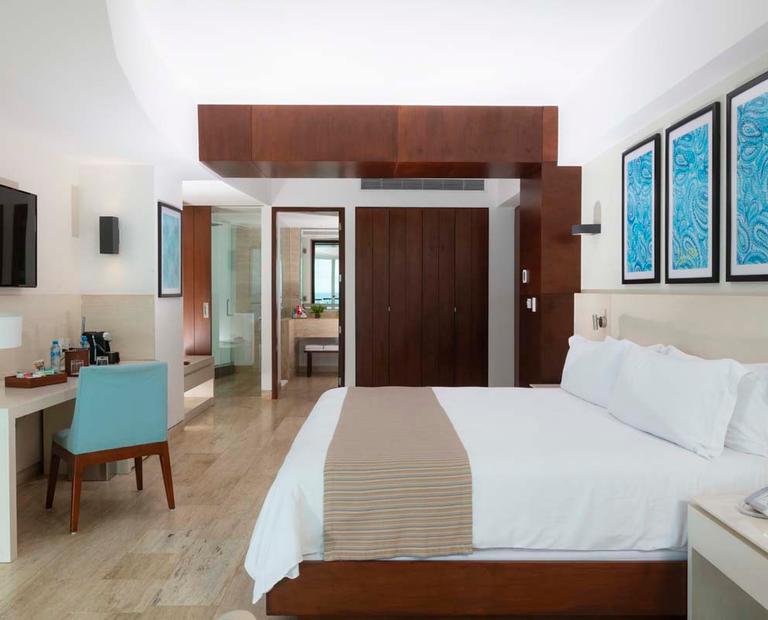 Altitude® Corner Suite Partial Ocean View Krystal Grand® Cancún All Inclusive Altitude® Corner Suite Partial Ocean View Krystal Grand® Cancún All Inclusive