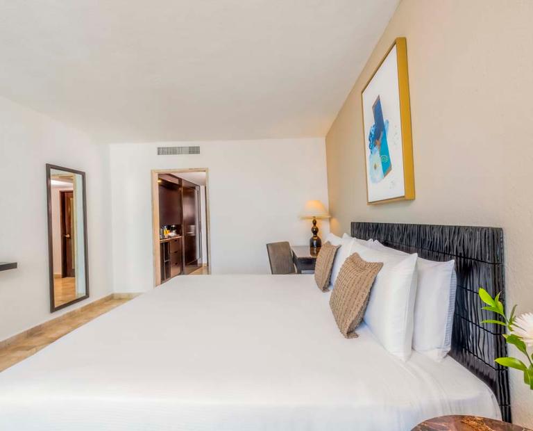 Standard Room Krystal Grand® Cancún All Inclusive Standard Room Krystal Grand® Cancún All Inclusive